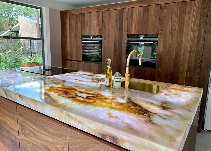 Lodge In The Forest Near The Beach *